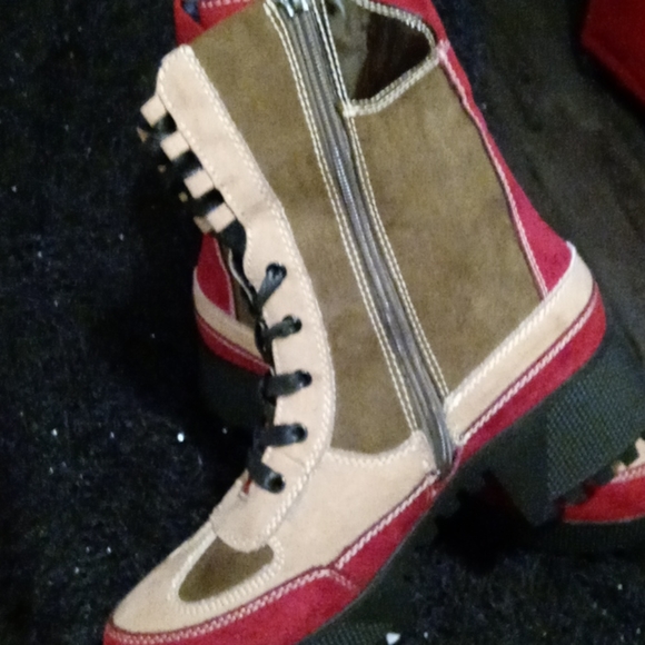 Boots - Picture 2 of 3